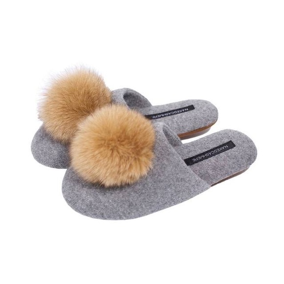 cashmere slippers with pom pom